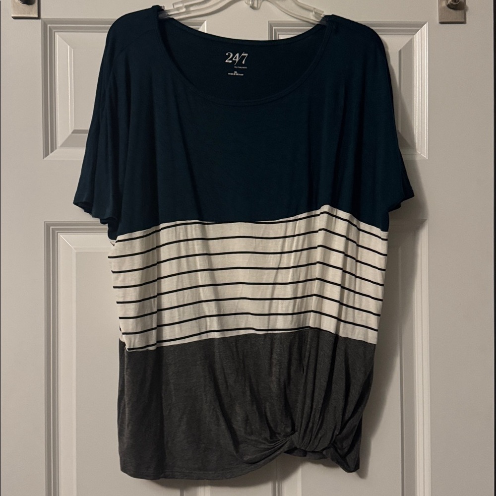 24/7 Maurice’s Women's Teal and Gray Striped Top